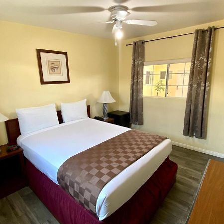 Europa Inn & Suites Desert Hot Springs Buitenkant foto