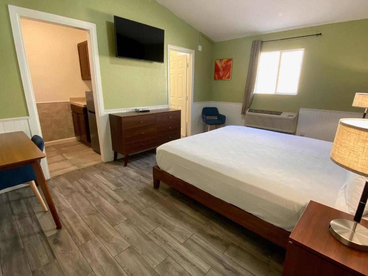Europa Inn & Suites Desert Hot Springs Buitenkant foto