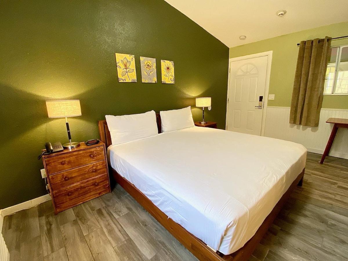 Europa Inn & Suites Desert Hot Springs Buitenkant foto