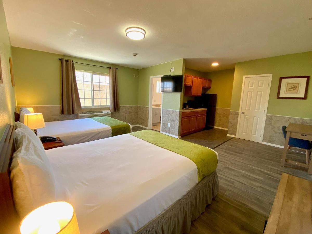 Europa Inn & Suites Desert Hot Springs Buitenkant foto