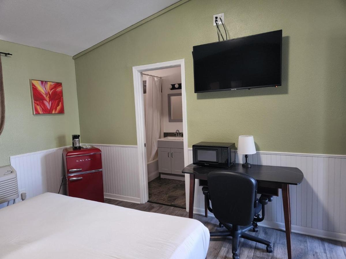 Europa Inn & Suites Desert Hot Springs Buitenkant foto