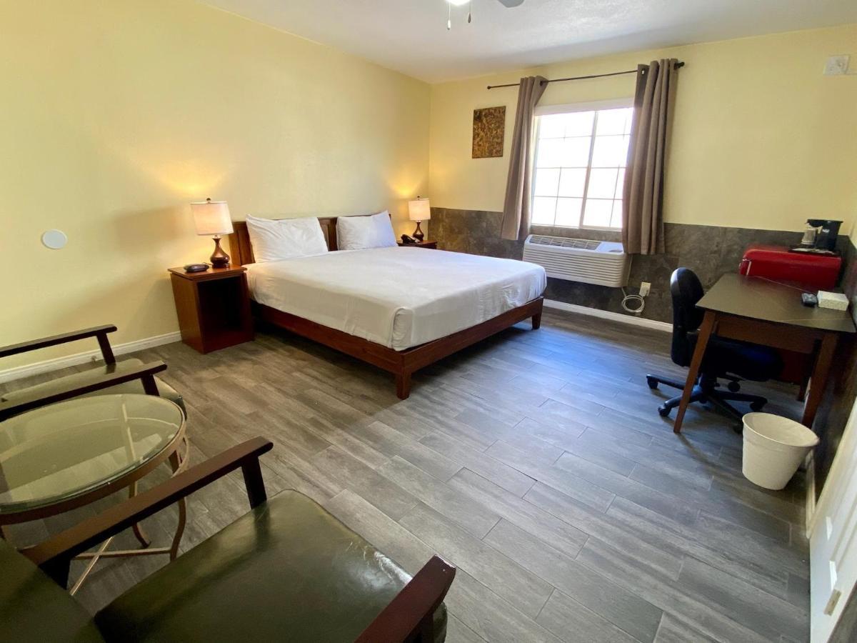 Europa Inn & Suites Desert Hot Springs Buitenkant foto