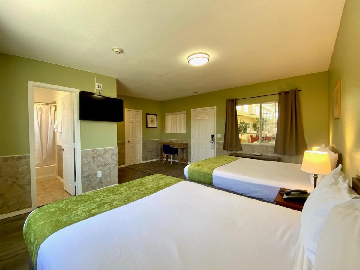 Europa Inn & Suites Desert Hot Springs Buitenkant foto