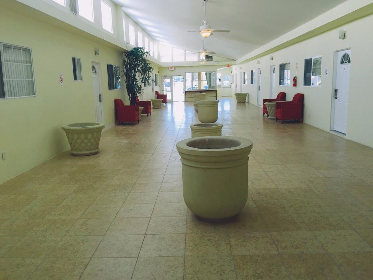 Europa Inn & Suites Desert Hot Springs Buitenkant foto