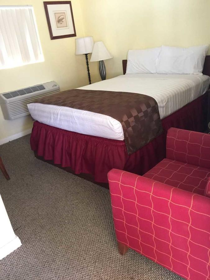 Europa Inn & Suites Desert Hot Springs Buitenkant foto