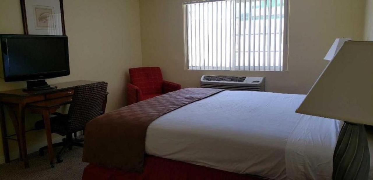 Europa Inn & Suites Desert Hot Springs Buitenkant foto